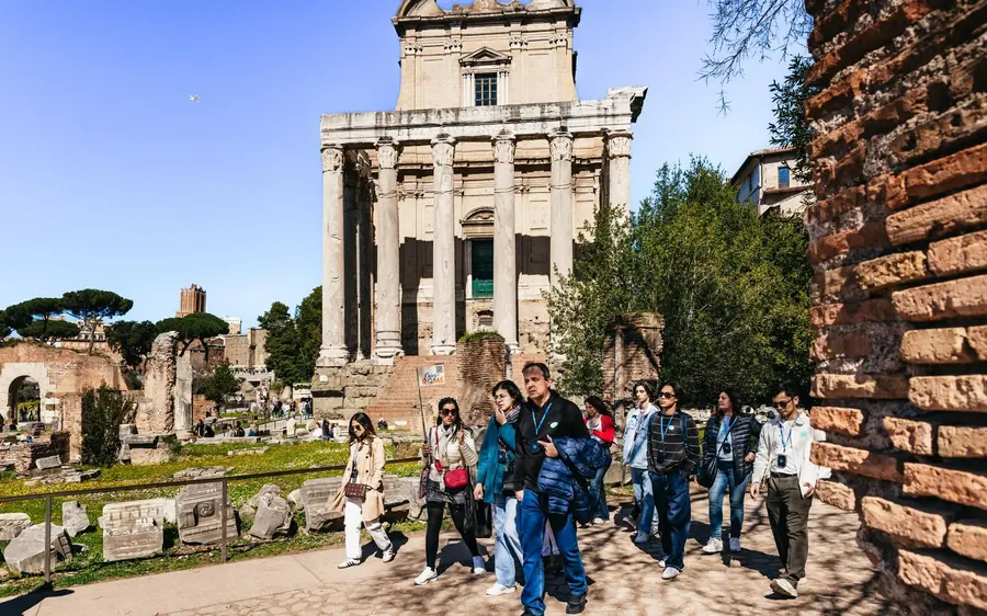 从地面视角看到的Colosseum竞技场地面